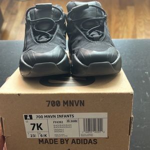 Yeezy 700 mnvn infant size 7k